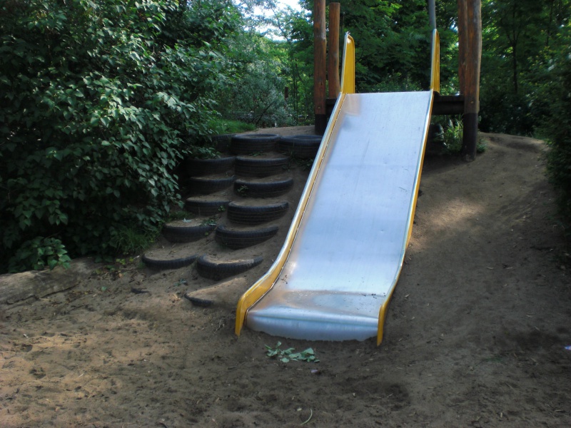 Datei:2008 Spielplatz Farnweg (2).JPG