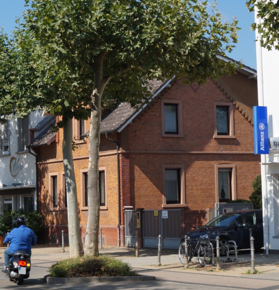 Datei:2015 Bahnstr 73 (2).JPG