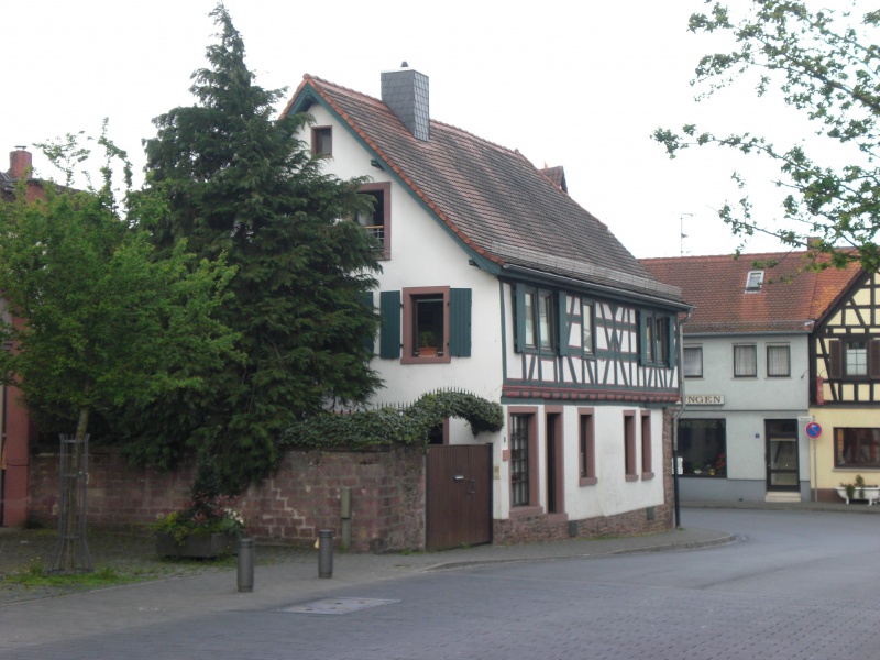 Datei:2008 Wilhelm-Leuschner-Platz 1 (2).JPG