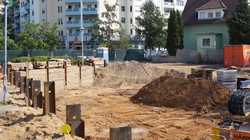 Datei:2015 Bahnhofsanlage Baustelle (06).JPG