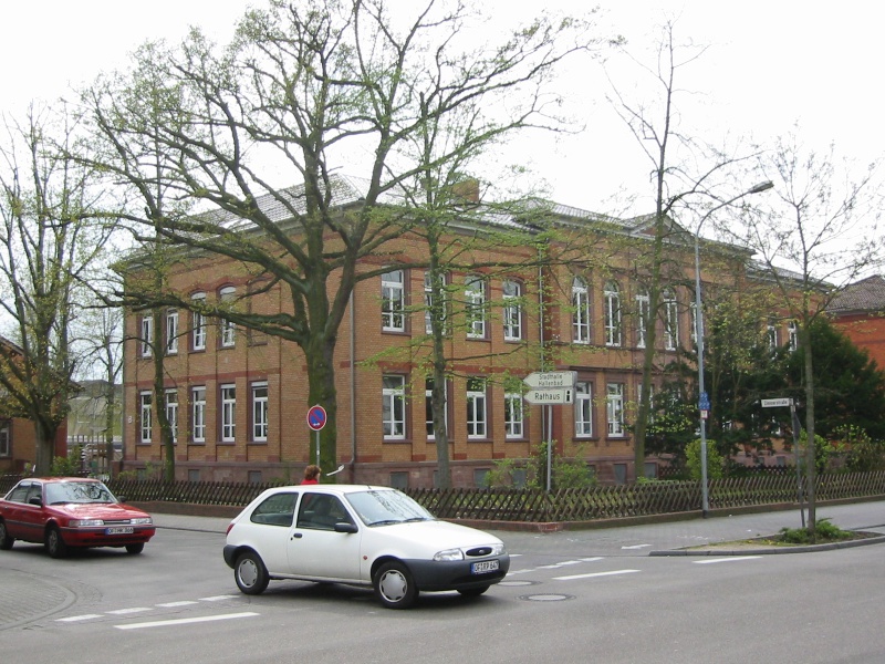 Datei:2008 Bahnstr 40 (1).JPG