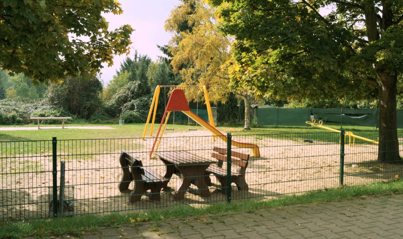 Datei:2015 Spielgelände Belzborn (4).JPG