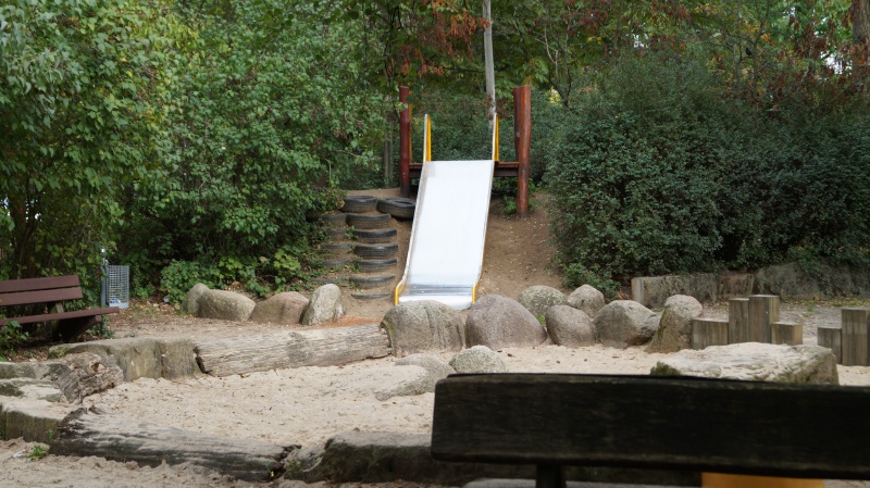 Datei:2015 Spielgelände Farnweg (4).JPG