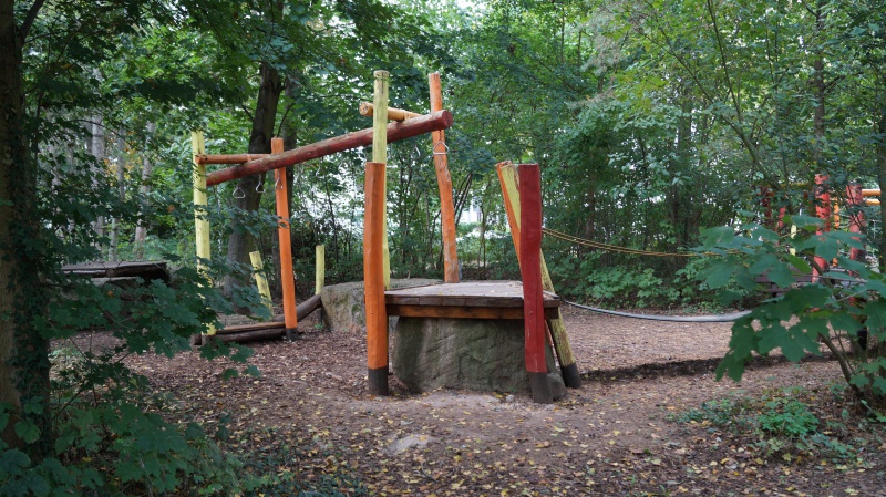 Datei:2015 Spielgelände Farnweg (3).JPG