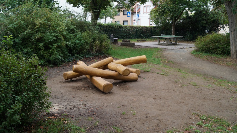 Datei:2015 Spielgelände Tarsusanlage (2).JPG