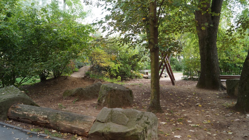 Datei:2015 Spielgelände Farnweg (11).JPG