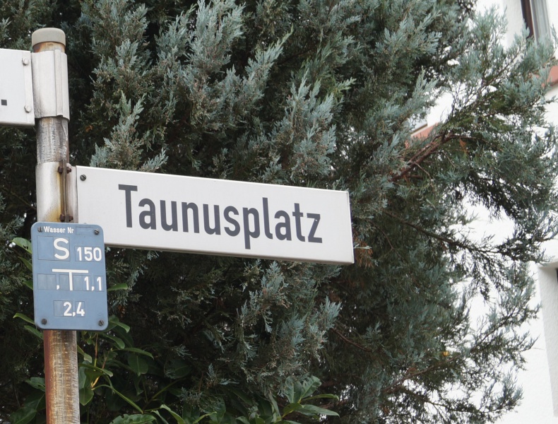 Datei:2015 Taunusplatz (1).JPG