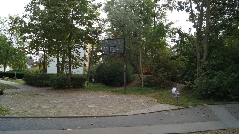 Datei:2015 Spielgelände Farnweg (12).JPG