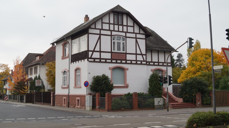Datei:2015 Bahnstr 70 (2).JPG