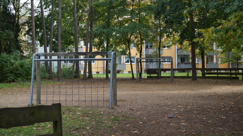 Datei:2015 Spielgelände Farnweg (14).JPG