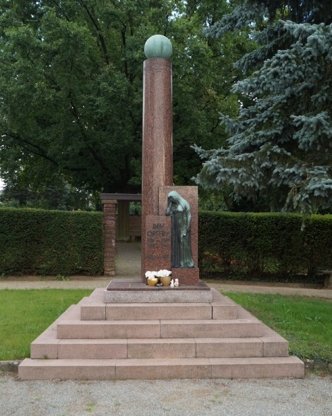 Datei:2015 Friedhof (01).JPG