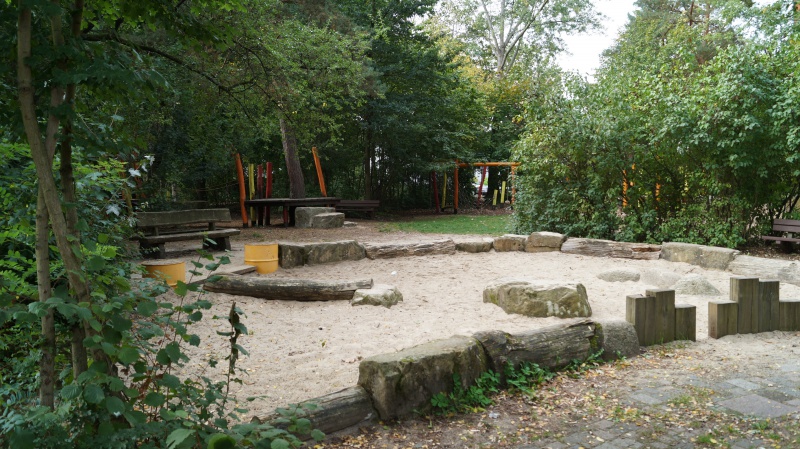 Datei:2015 Spielgelände Farnweg (2).JPG