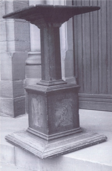 Datei:Jakobskirche Holzständer.JPG